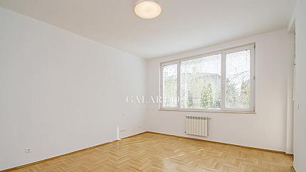 Светъл и просторен двустаен апартамент под наем