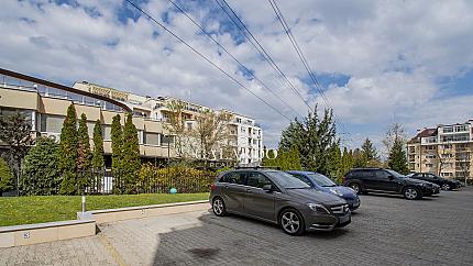 Светъл и просторен двустаен апартамент под наем