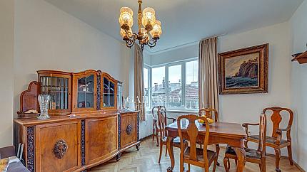 Елегантен тристаен апартамент под наем на ул. "Цар Шишман"