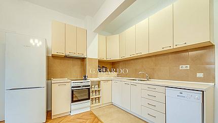 Елегантен тристаен апартамент под наем на ул. "Цар Шишман"