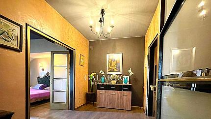 Елегантен апартамент с впечатляващи панорамни гледки в сърцето на столицата