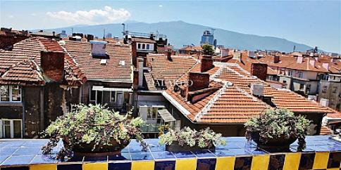 Елегантен апартамент с впечатляващи панорамни гледки в сърцето на столицата