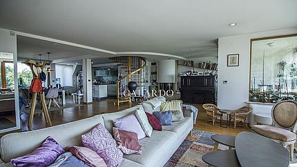 Уникален многостаен апартамент на две нива със спиращи дъха гледки към Южен парк, Витоша и София