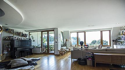 Уникален многостаен апартамент на две нива със спиращи дъха гледки към Южен парк, Витоша и София