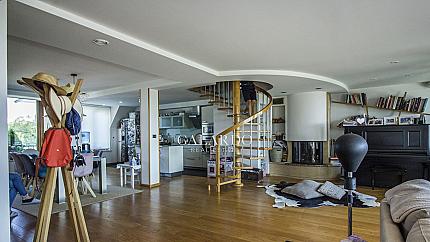 Уникален многостаен апартамент на две нива със спиращи дъха гледки към Южен парк, Витоша и София