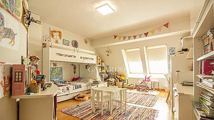 Уникален многостаен апартамент на две нива със спиращи дъха гледки към Южен парк, Витоша и София