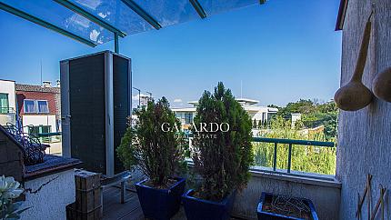 Уникален многостаен апартамент на две нива със спиращи дъха гледки към Южен парк, Витоша и София