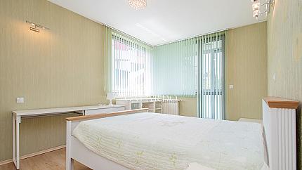 Четиристаен апартамент с подземен гараж в Симеоново