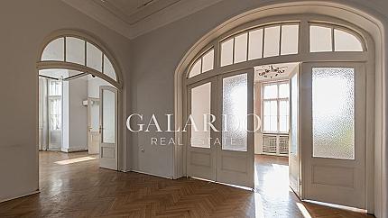 Уникална къща на топ център - паметник на културата