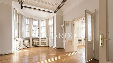 Уникална къща на топ център - паметник на културата