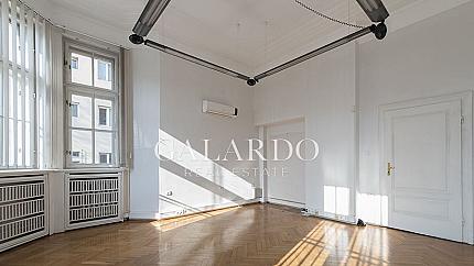 Уникална къща на топ център - паметник на културата