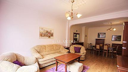 Тристаен апартамент на Докторска градина