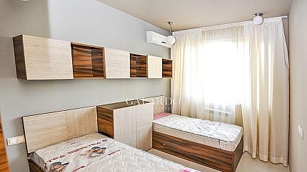 Tристаен апартамент в нова сграда в Студентски град