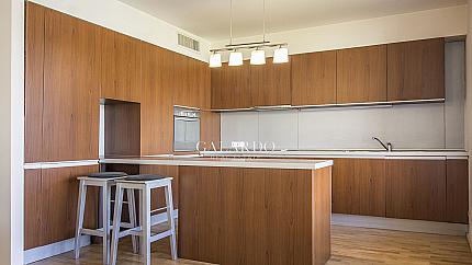 Spacious two-bedroom apartment for rent in Krastova Vada district