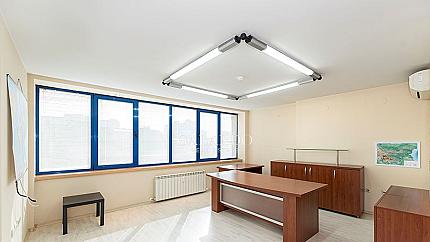 Просторен офис в бизнес център до бул. "ген. Иван Гешов"