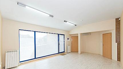 Просторен офис в бизнес център до бул. "ген. Иван Гешов"