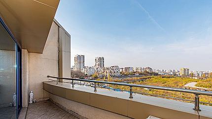 Просторен офис в бизнес център до бул. "ген. Иван Гешов"