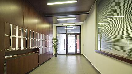 Офис в представителна сграда в централните части на София