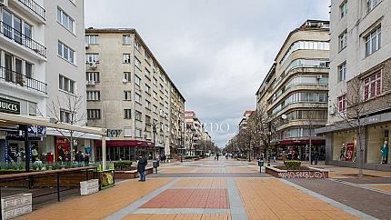 Офис в бизнес сграда в идеален център