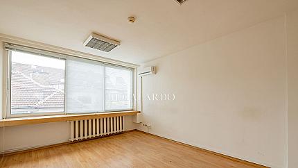 Офис в бизнес сграда в идеален център