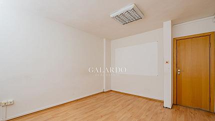 Офис в бизнес сграда в идеален център