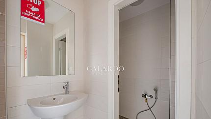 Офис в бизнес сграда в идеален център