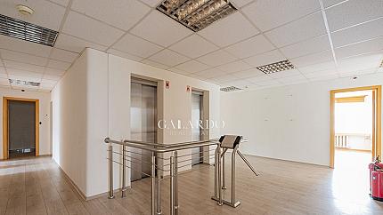 Офис в бизнес сграда в идеален център