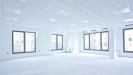 Самостоятелна нова офис сграда до Метростанция Сердика