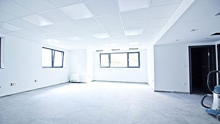 Самостоятелна нова офис сграда до Метростанция Сердика