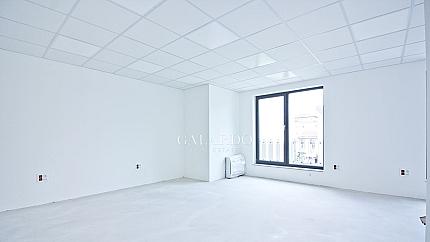 Самостоятелна нова офис сграда до Метростанция Сердика