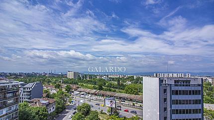 Панорамен четиристаен апартамент в Център