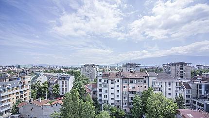 Панорамен четиристаен апартамент в Център