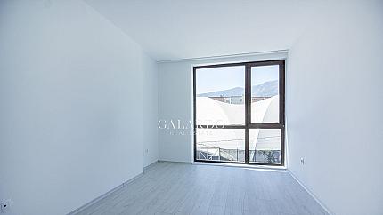 New apartment with three bedrooms and a large terrace in Krastova Vada