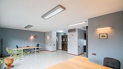 Офис под наем, Център