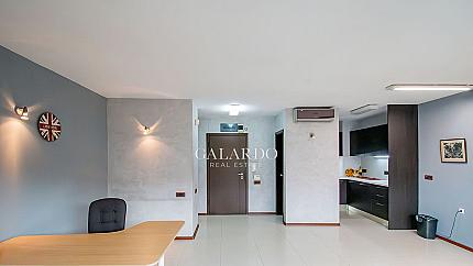 Офис под наем, Център