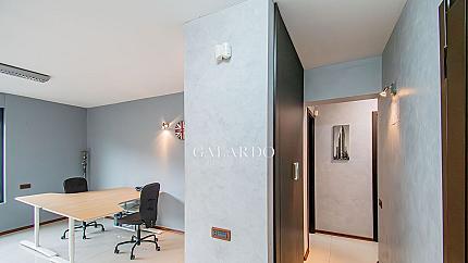 Офис под наем, Център