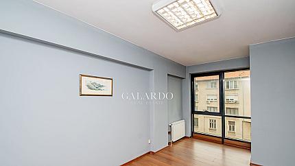 Офис под наем, Център