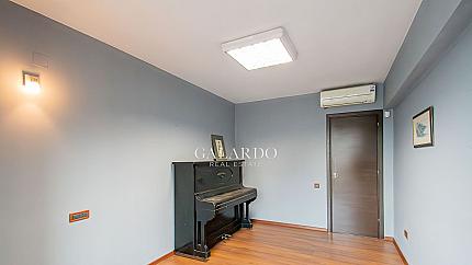 Офис под наем, Център