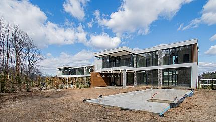 Еднофамилна къща с басейн в райски комплекс от къщи в местност Камбаните