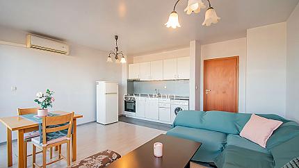 Апартамент с 2 спални и гараж в Младост 1А