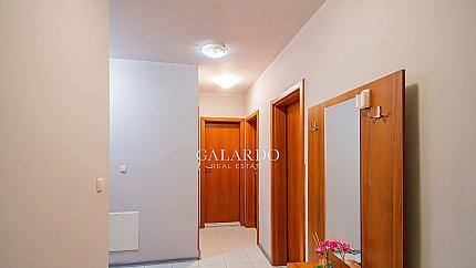 Апартамент с 2 спални и гараж в Младост 1А