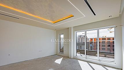 Тристаен пентхаус на ул. Рая