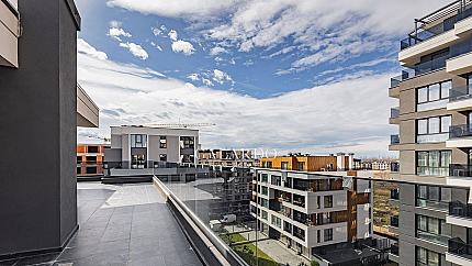 Тристаен пентхаус на ул. Рая