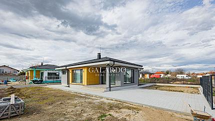 Красива къща с три спални в Оризаре