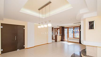 Four-bedroom apartment in Lozenets district