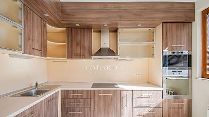 Four-bedroom apartment in Lozenets district