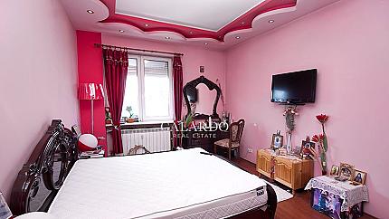 Двустаен апартамент до НДК