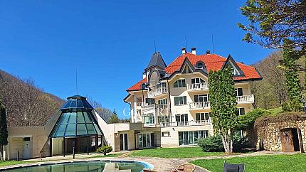 Хотел за продажба в Рибарица