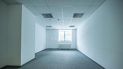 Изключително просторен офис в луксозна бизнес сграда клас А