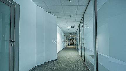 Изключително просторен офис в луксозна бизнес сграда клас А